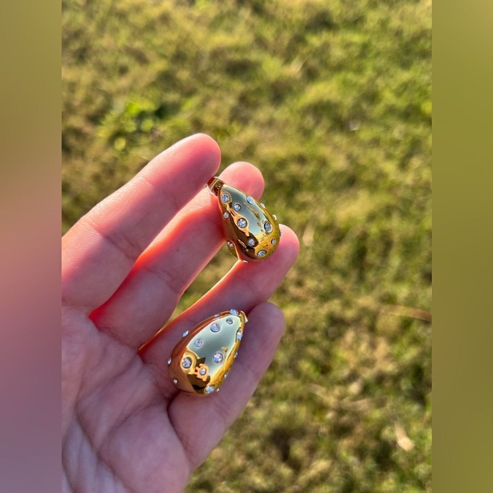 Golden Teardrop Stud Earrings with Crystals. Bloggers favourite - Picture 6 of 9